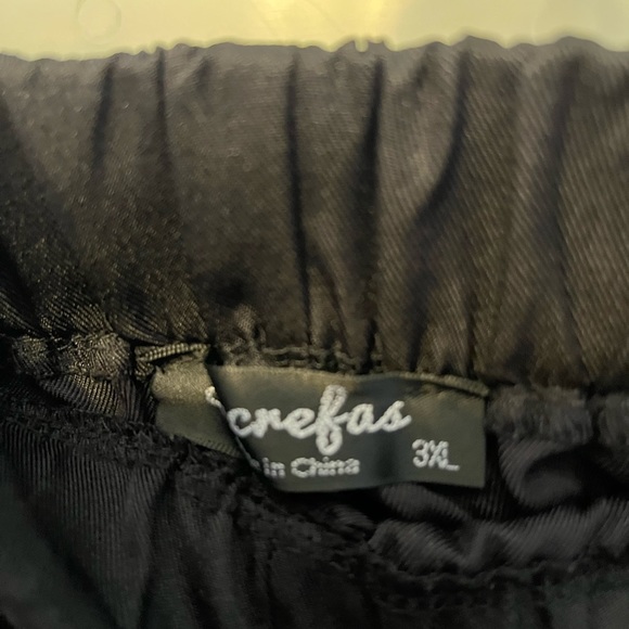 3X Black shiny, dressy shorts with pockets - Picture 4 of 4